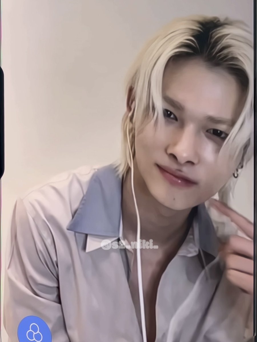 ほっぺツンツン成功🧏🏻‍♀️💕

#니키 #NI_Kl