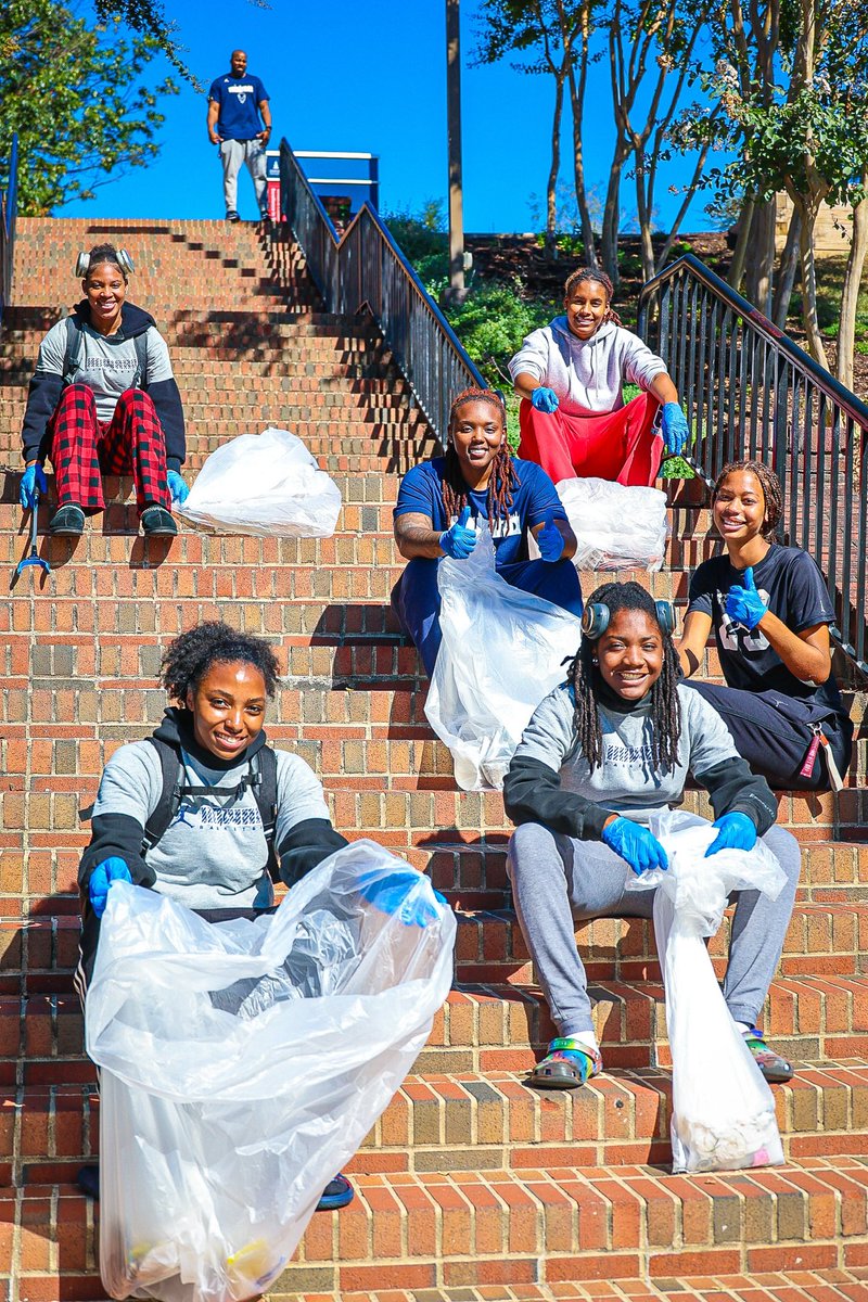 Howard_WBB's tweet image. Truth and Service 🦬