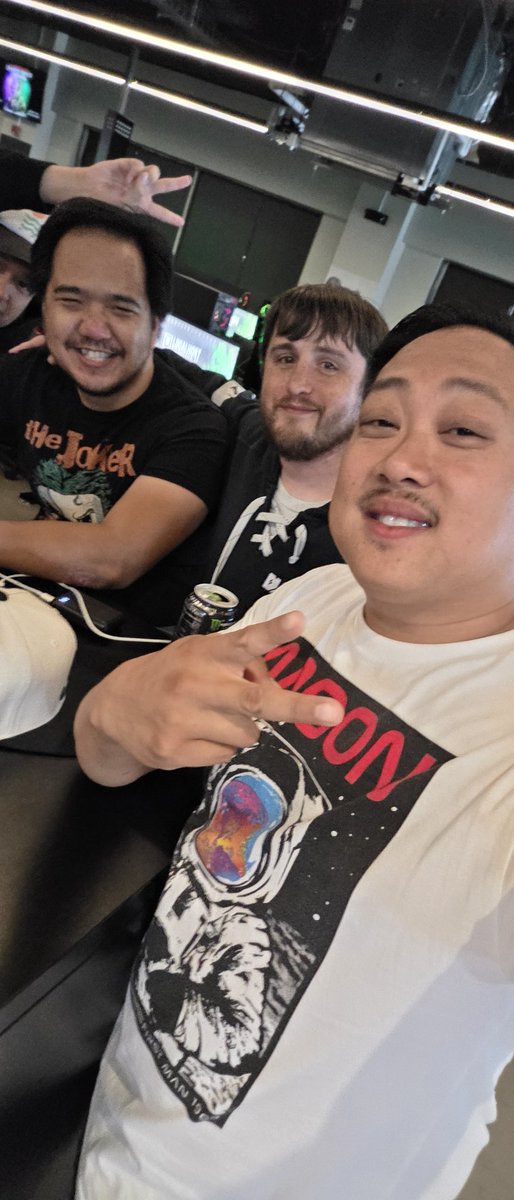 TheHieroGroup's tweet image. Day 1 in the history books at @irongridFGC x GFB: Fight for Good!

Congrats to the yung gawd @unclewreck winning SF6 &amp;amp; @Ludthinks for getting 3rd! 💪👹

Chillin' with the homie @TropicTrickster 😎🤙

Ready for Day 2 🫡