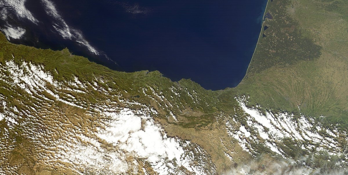 My first capture of FY3H ( latest Chinese weathersat )
looking at it's orbit it will replace FY3D futurewise (?)

very low westpass just over the houses at my west. max elv. 27 dgr. ( 7860 Mhz @ 60 MSPS ) great resolution !

A big thank's to Fred sharing the transmission info🙏