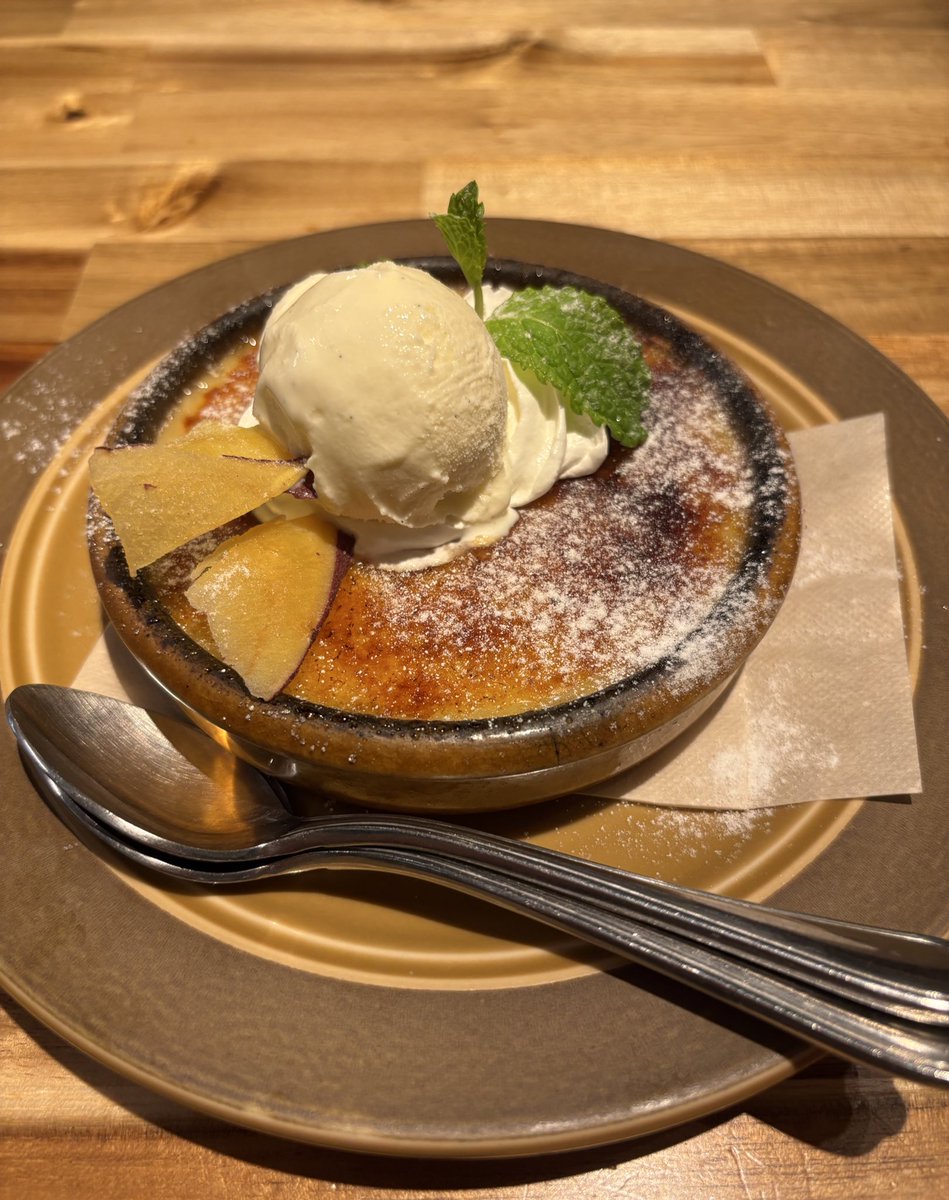 マーブルアーチっていうイギリスとスペイン料理のお店行ってきた😋
秋鮭ときのこのパエリア、ムール貝のビール蒸し、スープにバケット付けて食べるの美味すぎた
デザートのさつまいものクレマ・カタラーナ、バニラアイスと一緒に食べると更に美味しい！写真めちゃ上手に美味しそうに撮れた気がする笑