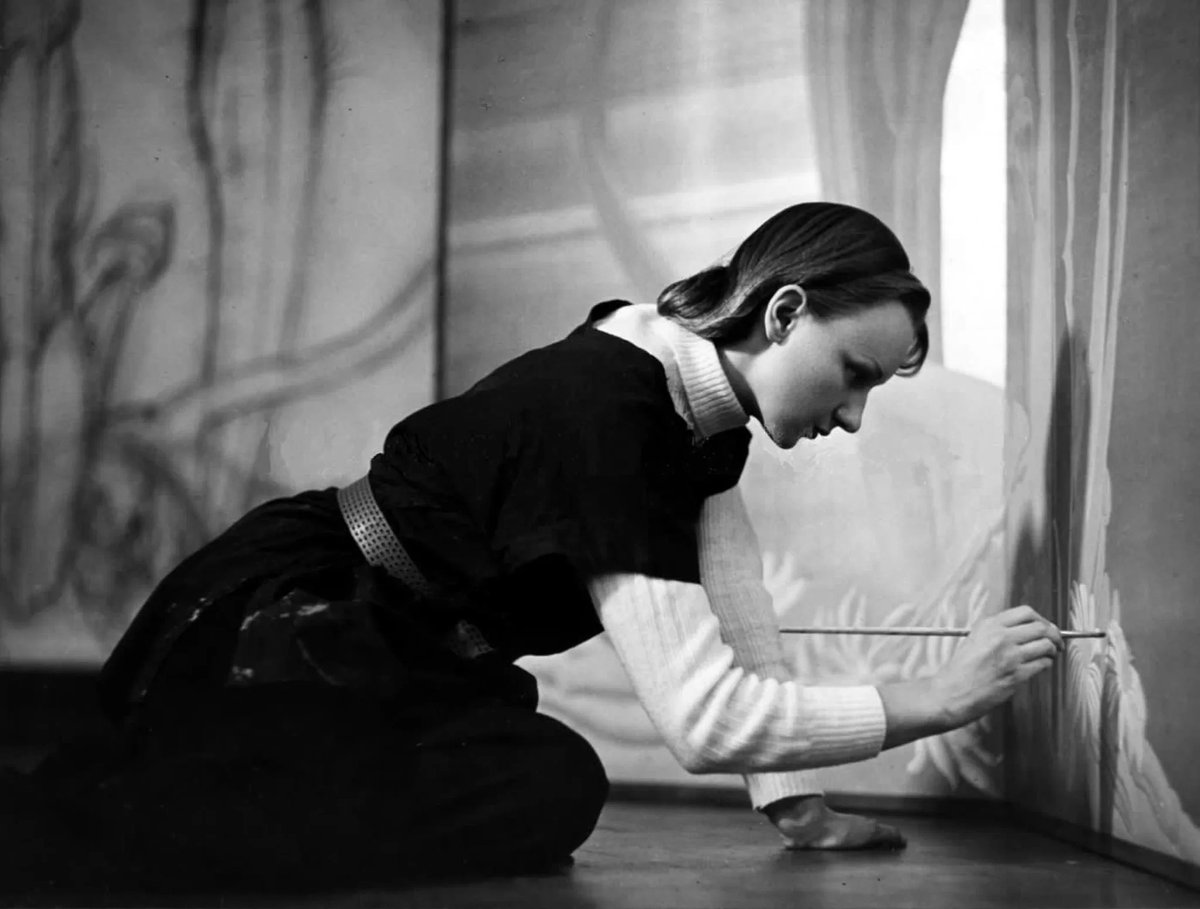 a_picture_plain's tweet photo. Ithell Colquhoun in her studio, 1936
#art
#artwork
#artmattersandthings
#artappreciation
#artistlife
#artstudio
#photography
#sundaystudio
#studiosunday
#ithellcolquhoun
#british
#artist
#painter https://t.co/iBSEItdWID