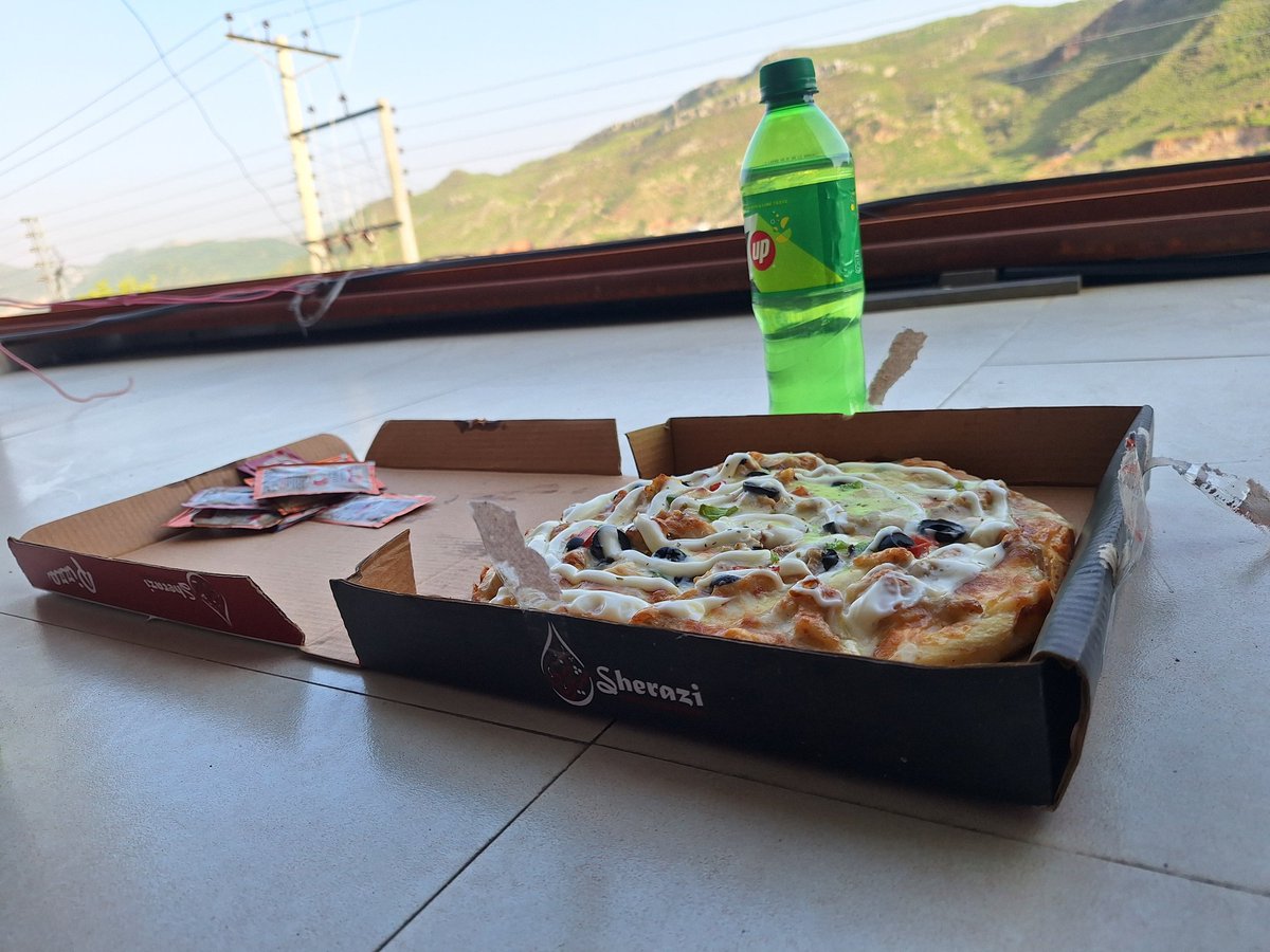 Wabbit_Soul2's tweet image. #PizzaParty with kidoz 😋❤️ #SundayVibes
