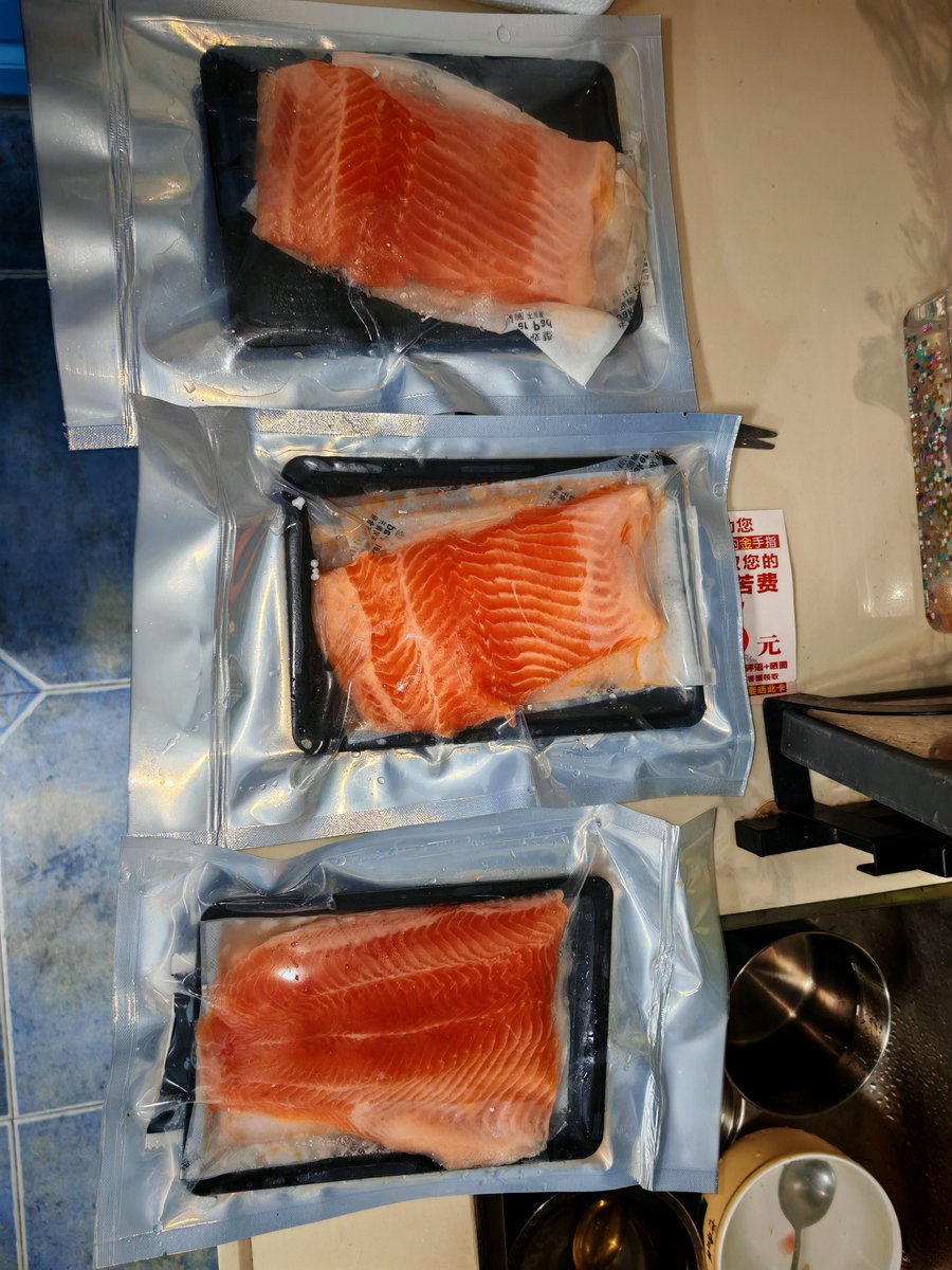 每次想吃，拿出来解冻，当解冻好，又吃其他东西吃的太饱，又塞回冰箱去