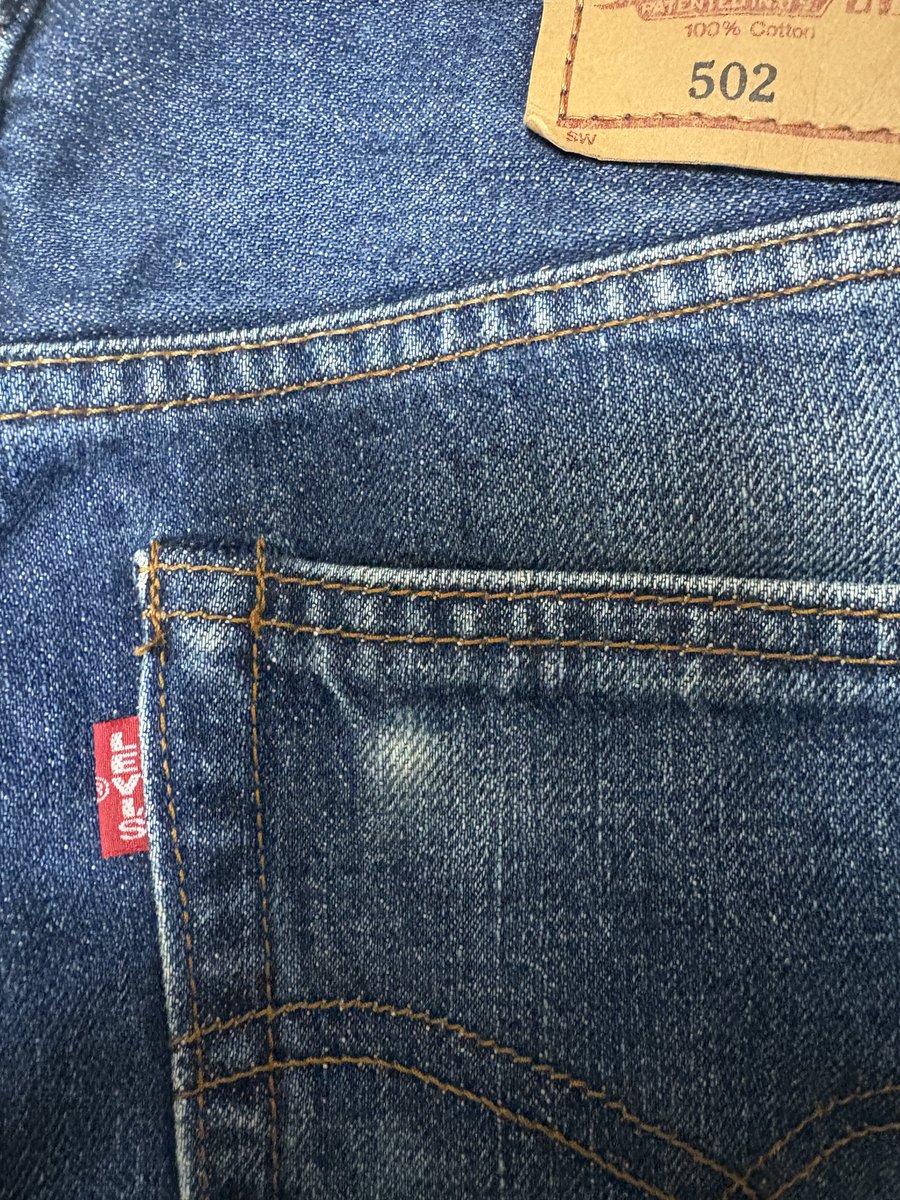 nekodashokudo's tweet image. リーバイス
ジージャンのサード
BIGEはあったはず
どこだー⁇

ジーパン👖502xx
復刻版だと思う
当時物あるはず…
どこだー？

#片付け終わらない
#リーバイス
#ビックE