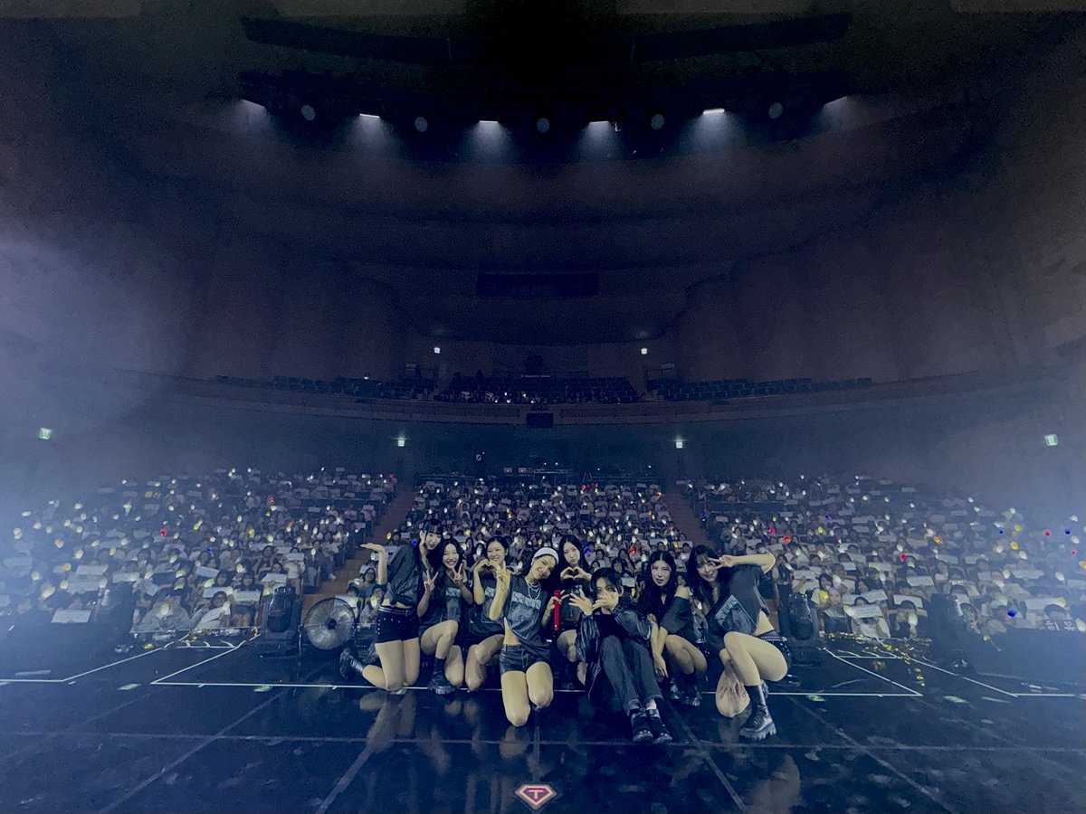 RBW_MAMAMOO's tweet image. [#솔라]

🚀 솔라 (Solar) 3rd CONCERT [Solaris] 🚀

솔라의 한 곡 한 곡이 무대를 꽉 채웠던 오늘,
용순이 여러분의 함성이 그 열기를 완성했어요 🎤

그 뜨거운 순간들 덕분에 오늘도
잊지 못할 밤이 되었어요 💜
솔라의 무대와 함께 만든
이 순간을 오래도록 기억할게요 💫

#마마무 #Solar…