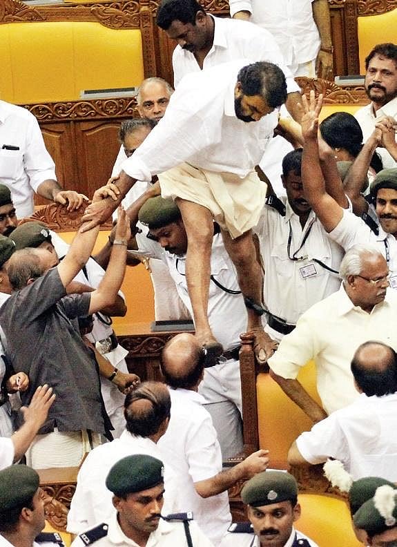 സത്യം. "ഇതുപോലൊരുത്തൻ" കേരളത്തിൽ വിദ്യാഭ്യാസ മന്ത്രിയാകുന്നത് ആദ്യമായിട്ടാണ് 😂