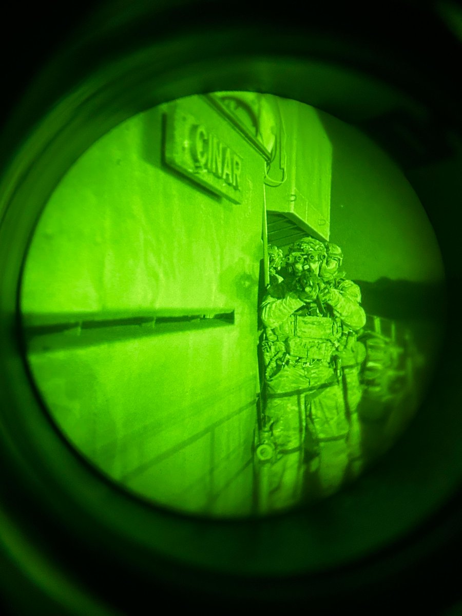 TurkishCentury's tweet image. 🇵🇱🇹🇷 POLAND's #Formoza #SpecialForces are in Türkiye to conduct advanced training exercises with Turkish SAT (Su Altı Taarruz) teams, reportedly involving 💥Live‑fire close‑quarters combat, 🏠Urban warfare, and 🚢Visit, board, search and seizure (VBSS) ops.