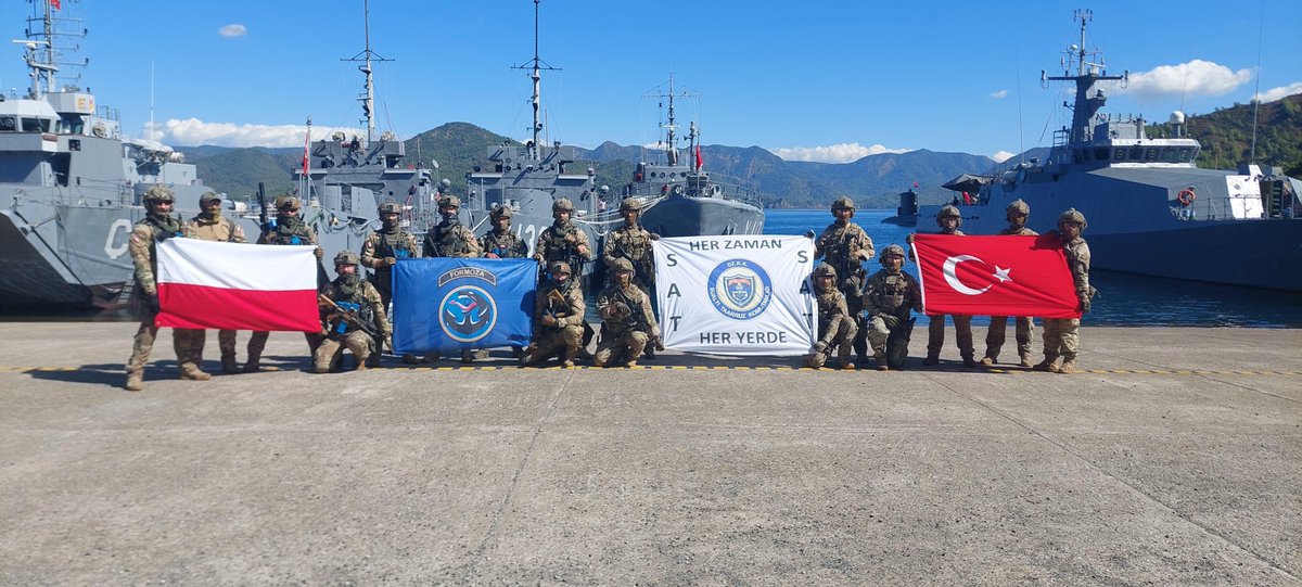 TurkishCentury's tweet image. 🇵🇱🇹🇷 POLAND's #Formoza #SpecialForces are in Türkiye to conduct advanced training exercises with Turkish SAT (Su Altı Taarruz) teams, reportedly involving 💥Live‑fire close‑quarters combat, 🏠Urban warfare, and 🚢Visit, board, search and seizure (VBSS) ops.