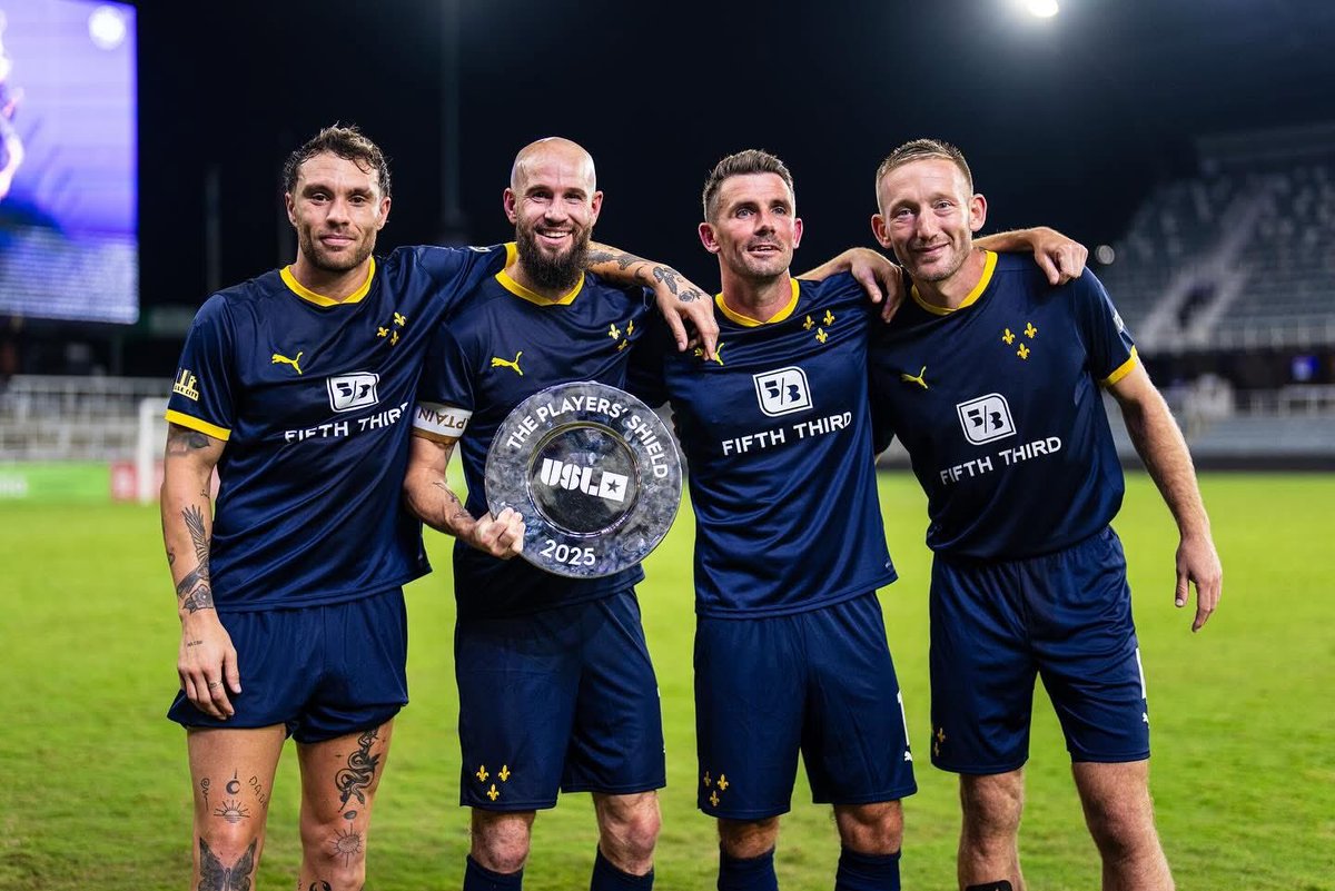 The old guard. Appreciate them while we still have them. Hope they get a chance to raise more trophies before the end of the year 😈 #LouCity
