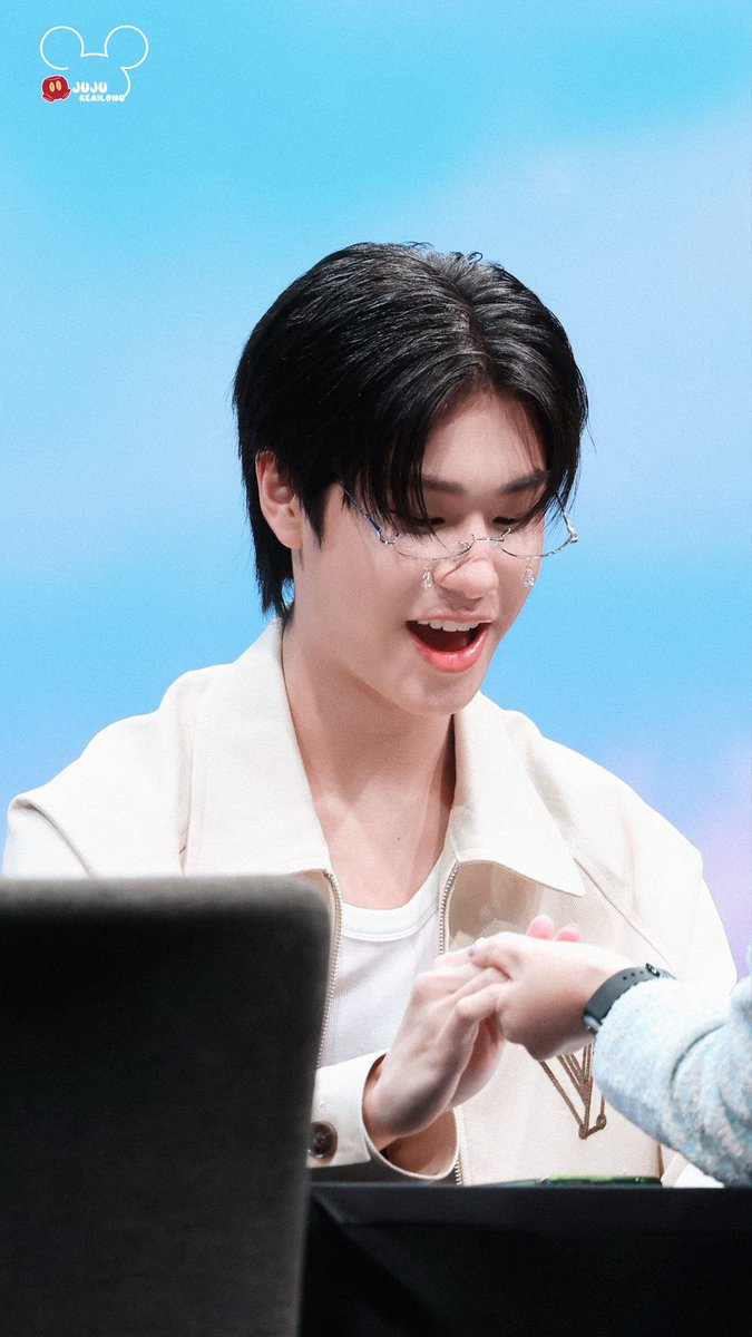 jujukeailong's tweet image. 🦊🦊🦊🦊

LUKEMICK FIRST FANSIGN

#GMMTVFANIVALxLukeMick
#LukeMick #lukeso_ 
111025