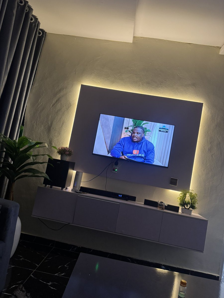 favoriteEx_'s tweet image. Moved out of my parent’s house and this is how it’s going

Frame 1 - February 5 , 2023 

Frame 2 - October 12 , 2025

GOD DID MAN!😭🙏

even though i’m not where i want to be yet, i’m 1% otw. Won’t give up 💪 Time to grind harder it is💪

trusting @multiplifi or @antix_in for…