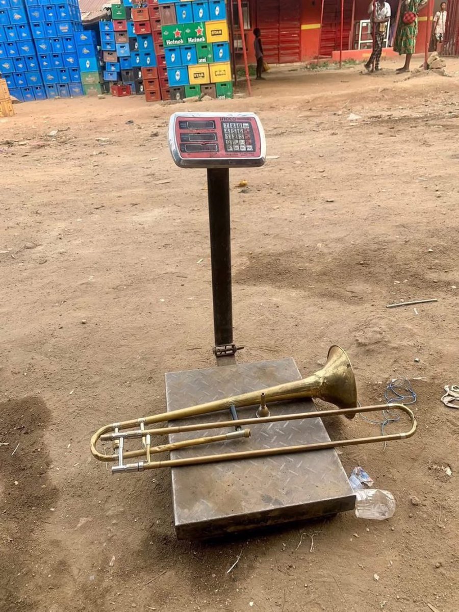 Aboki talk quick before pastor catcħ me for here