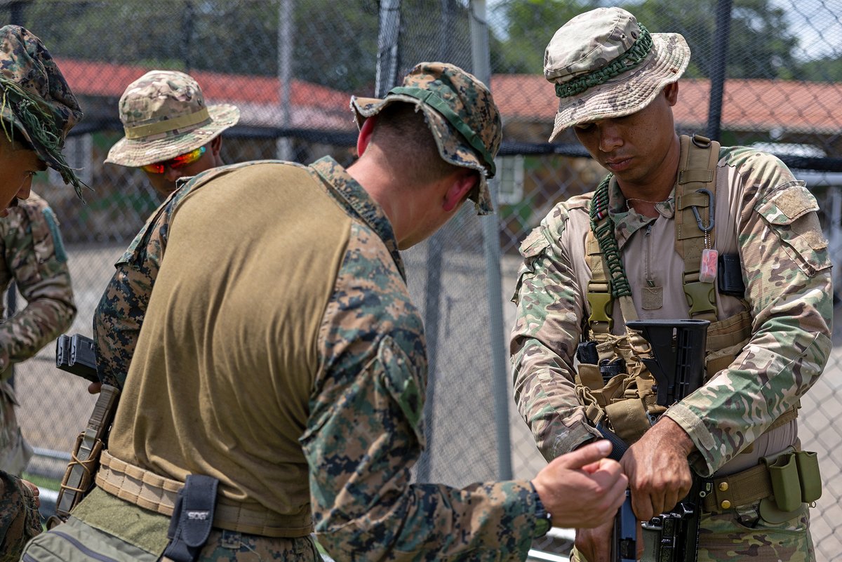 MARFORSOUTH's tweet image. On Oct. 8, Marines with 2/6 conduct training with Panama’s Servicio Nacional Aeronaval at Vasco Núñez de Balboa Naval Station. #USMC #SOUTHCOM #Panama #Partnerships #Marines