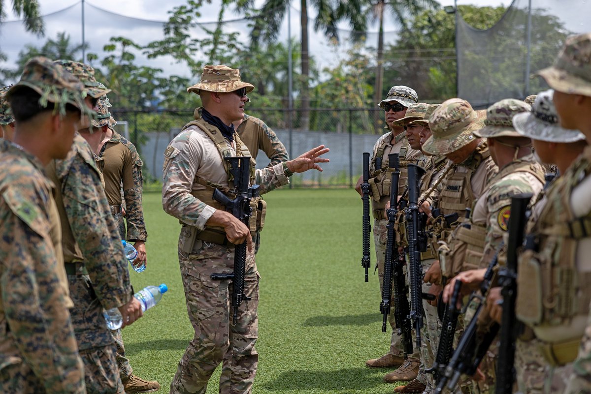 MARFORSOUTH's tweet image. On Oct. 8, Marines with 2/6 conduct training with Panama’s Servicio Nacional Aeronaval at Vasco Núñez de Balboa Naval Station. #USMC #SOUTHCOM #Panama #Partnerships #Marines