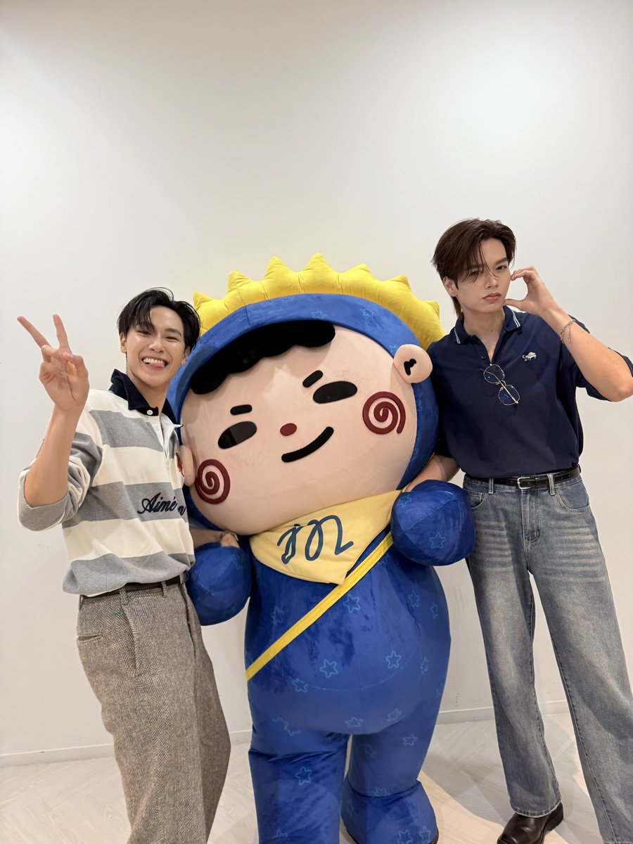jummo__gmmtv's tweet image. ขอบคุณทุก!คน!ที่มาหาจูมาร์คโม่คั้บบบ !!!! 💙💛
#GMMTVFANIVALxJuniorMark
#JUMMO