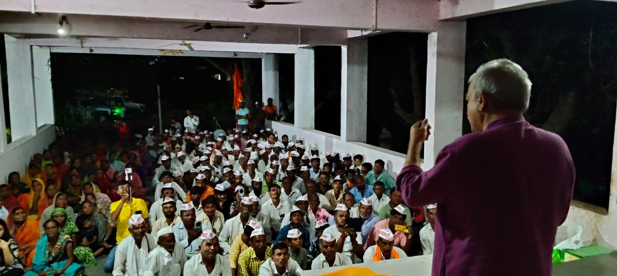 CA_SanjayParmar's tweet image. Morning farmer meeting at village &quot;Borkhed&quot; and evening awareness meeting at village &quot;Telsamukh&quot; led by @mayankgandhi04 of #GlobalVikasTrust.
Farmers are now confident that their lives can truly be transformed. 🌱✨

ग्लोबल विकास ट्रस्टचे मयंक गांधी यांच्या उपस्थितीत सकाळी…