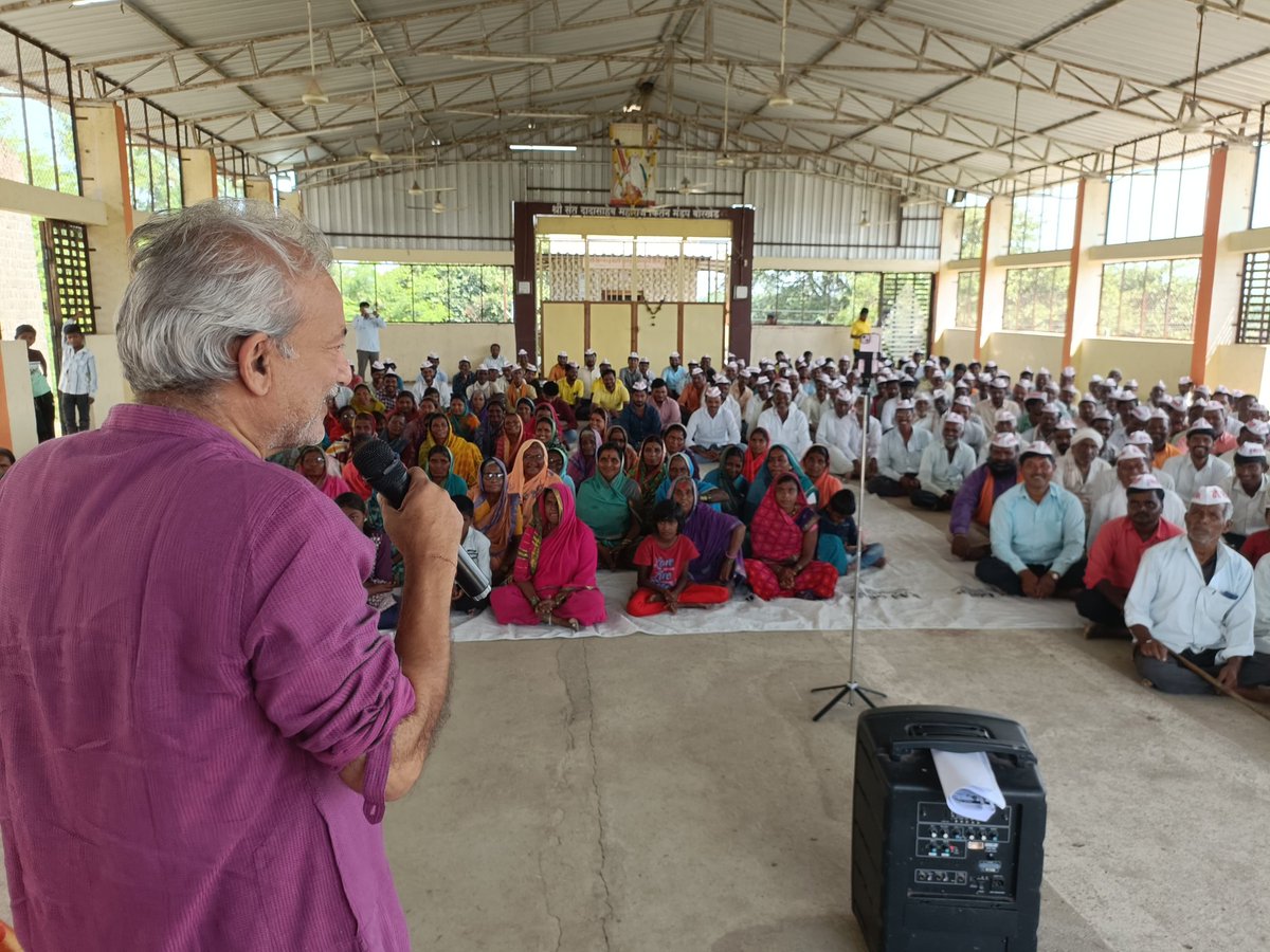 CA_SanjayParmar's tweet image. Morning farmer meeting at village &quot;Borkhed&quot; and evening awareness meeting at village &quot;Telsamukh&quot; led by @mayankgandhi04 of #GlobalVikasTrust.
Farmers are now confident that their lives can truly be transformed. 🌱✨

ग्लोबल विकास ट्रस्टचे मयंक गांधी यांच्या उपस्थितीत सकाळी…