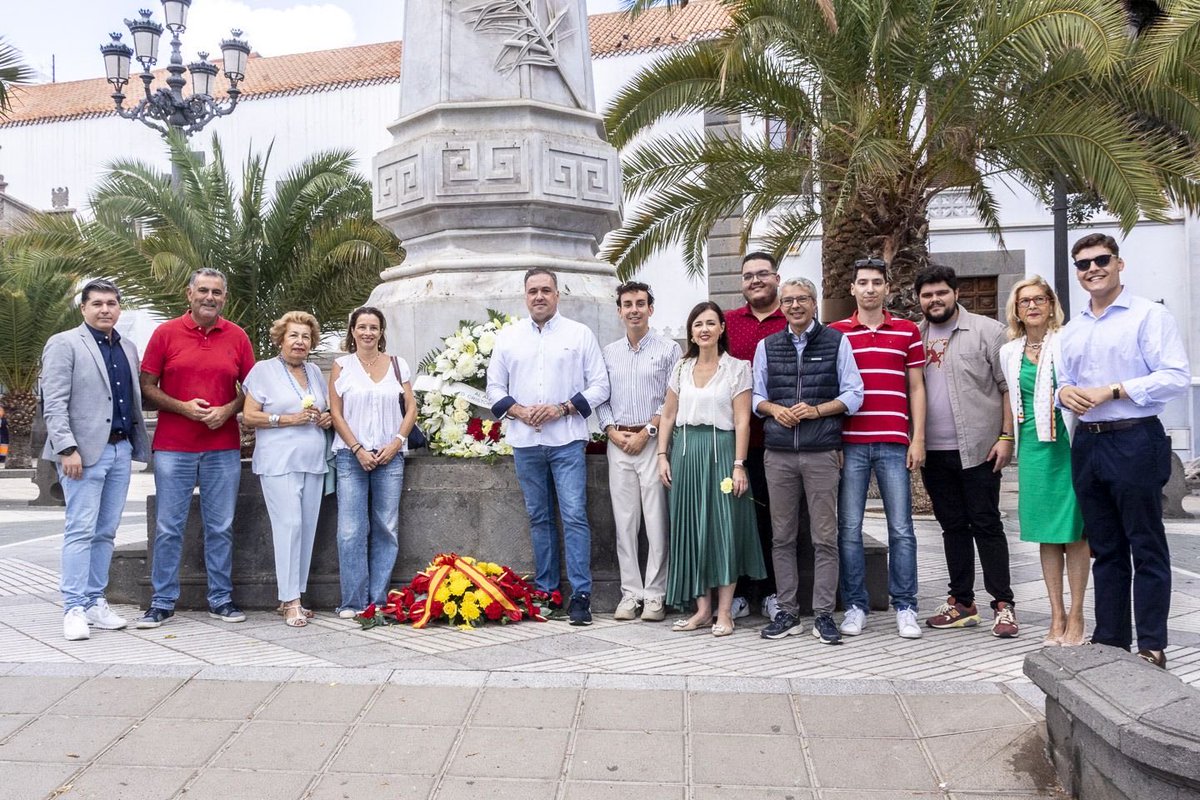 🇪🇸 En #LPGC rendimos homenaje a Cristóbal Colón con una emotiva ofrenda floral.

Hoy celebramos nuestra historia, nuestras raíces y el orgullo de ser quienes somos.