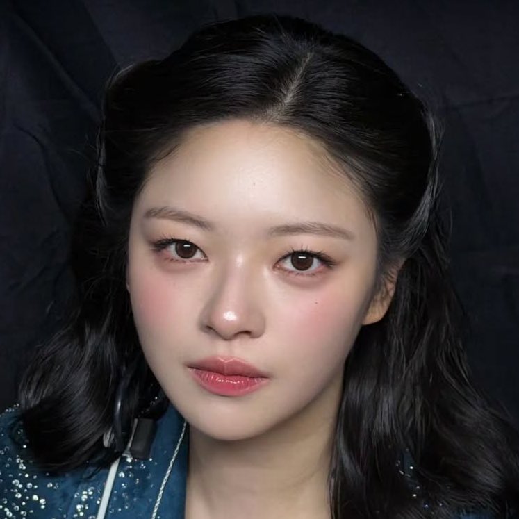 jeongiecart's tweet image. face card is NEVER declining 🙂‍↕️