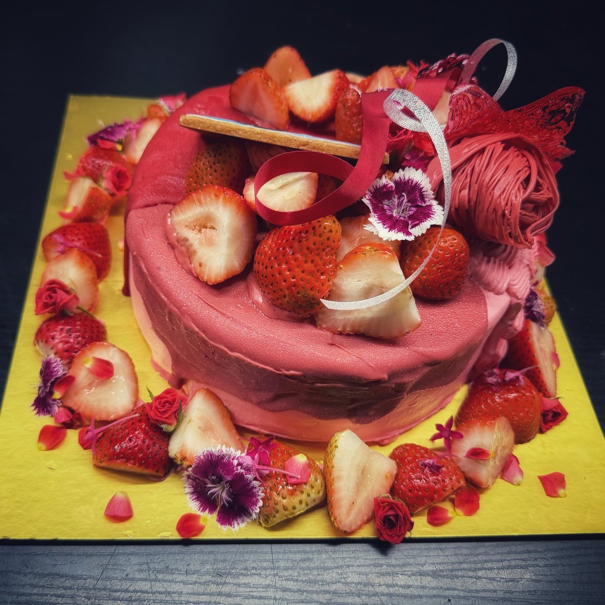 m_m_mackey1203's tweet image. ❤️推しのケーキシリーズvol.12
🎂
WHITE JAMのにっちゃん@NIKKI_WHITEJAM 🎂❤️

彼女の情熱とまっすぐな強さ、
そしてファン思いな優しさにずっと魅了されています🥺

LIVEでお会いできる日を楽しみにしています✨

今回は、そんなNIKKIちゃんをイメージして
“赤のグラデーション”で情熱・力強さ…