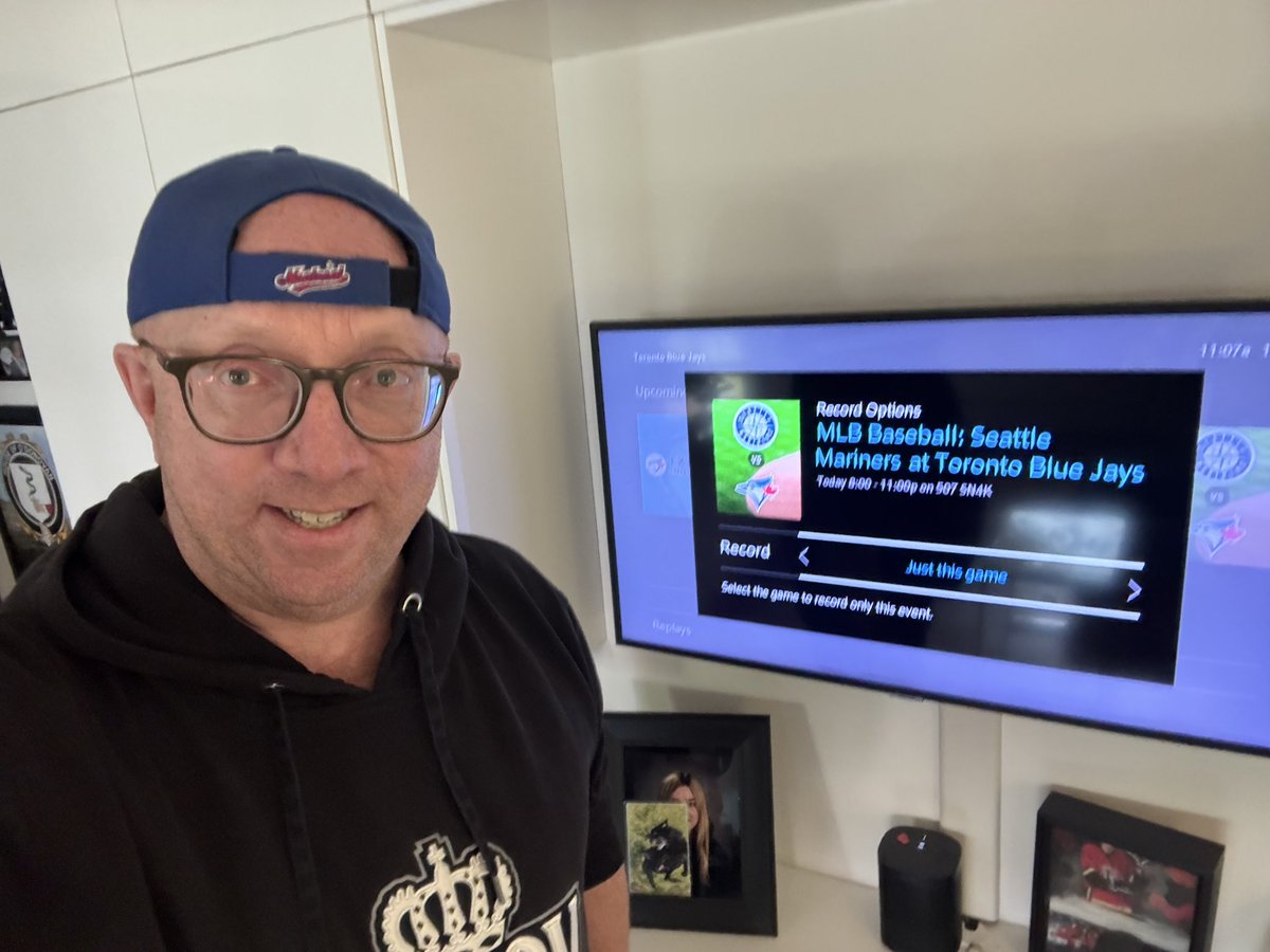 AndyDonovan64's tweet image. Lazy day of sports including Game 1 of the #ALCS. Sporting one of my favourite hoodies from #AllOk which is an apparel store supporting our ex-military &amp;amp; first responders. First introduced by friend @thecoffeecop - it garners great responses. Learn more all-ok.ca