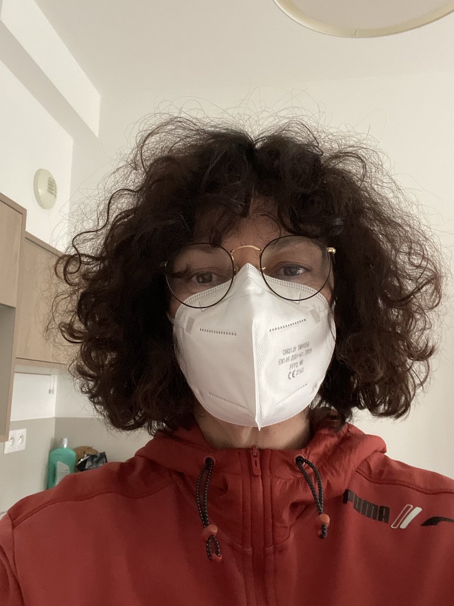 Petit rappel quand vous allez voir vos seniors! Et que vous avez la goutte au nez ou schnouggie comme on dit en Moselle! 
Bon dimanche