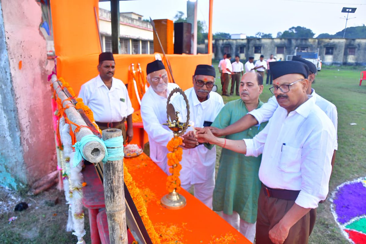 JPYADAV_BJP's tweet photo. संघ के शताब्दी वर्ष पर शत-शत नमन! 🙏
नरपतगंज में पहली बार विजयदशमी पर पदसंचलन आयोजित हुआ।
संघ के अनुशासन, सेवा और राष्ट्रवाद से प्रेरित होकर कार्यक्रम में सहभागी बना।
राष्ट्र प्रथम — यही है शताब्दी का संदेश!
#RSS100Years #RashtraPratham #Narpatganj #JayPrakashYadav #ShatabdiVarsh https://t.co/Pk7dWcAkVD
