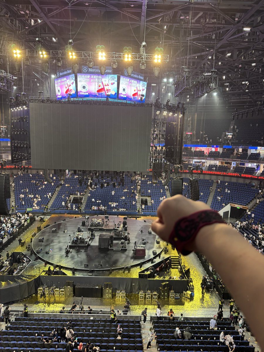 言葉まとめない気持ち。
音楽でいろんな感情を伝えてきた。
心に響く素敵な歌。最高な幸せだった。
本当にありがとうございました！
谢谢！期待下次见面！
 #MyGO_AveMujica_Shanghai_DAY1
 #MyGO_AveMujica_Shanghai_DAY2