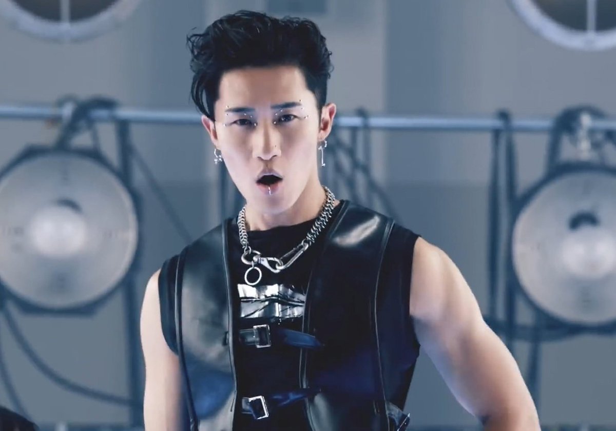 this is the hottest hikaru has ever looked in a mv, i fear