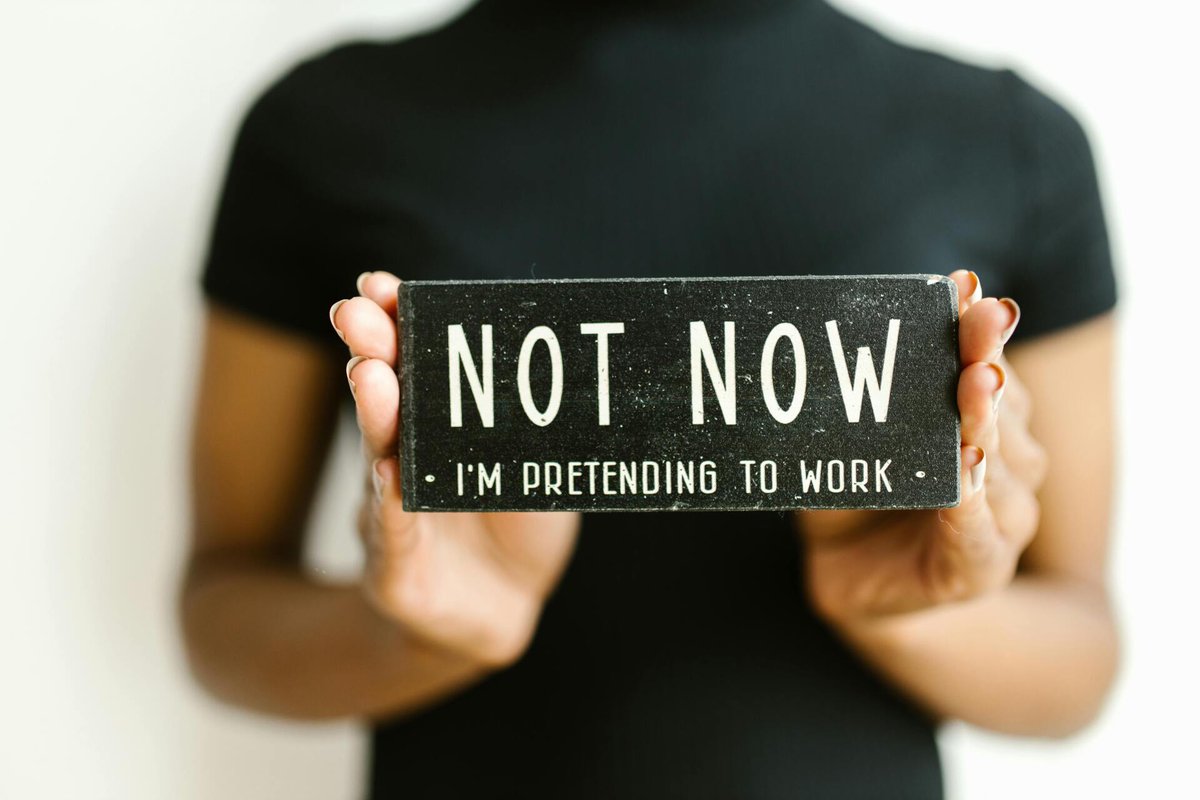 KaranRhodes's tweet image. ❌ Struggling to say “no” at work? You’re not alone. Experts share guilt-free ways to set boundaries, protect your time &amp;amp; boost your career.

👇 Read more:
bit.ly/4gKsfik 

#CareerGrowth #WorkplaceWellness #BoundariesAtWork