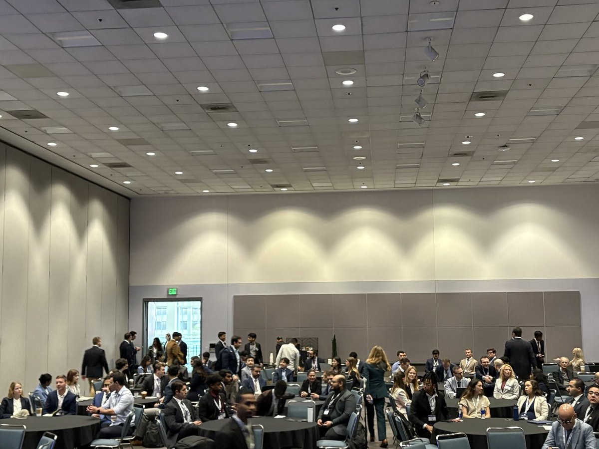 Sharks starting. Room packed. <a href="/CNS_Update/">CNS</a>⁩