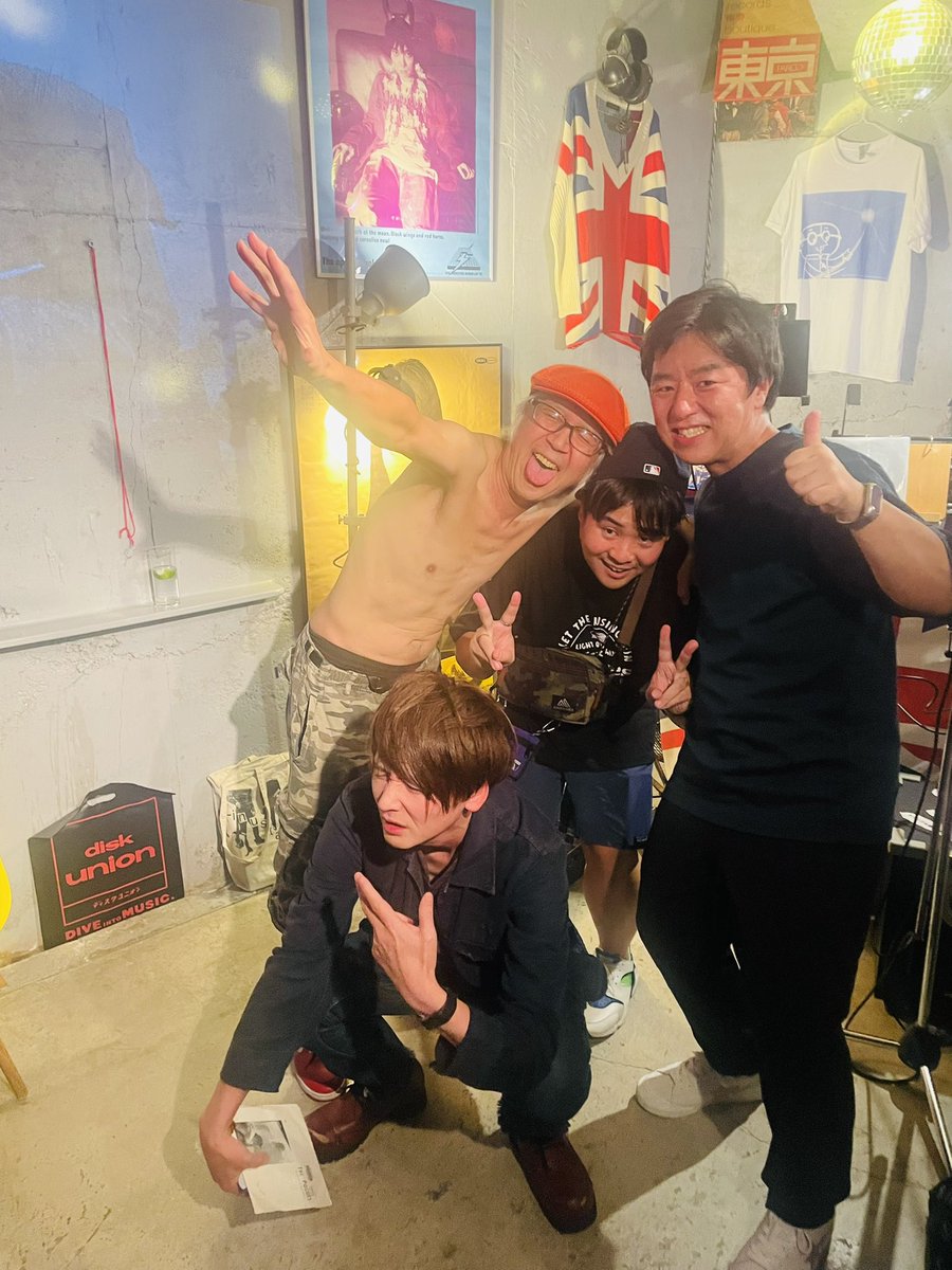 jprlp003's tweet photo. あぁ　楽しかった！！毎回ゲストが豪華で😊次回も楽しみです

#greenblueandred
#bardoctorhead https://t.co/mtY9QlbpUI