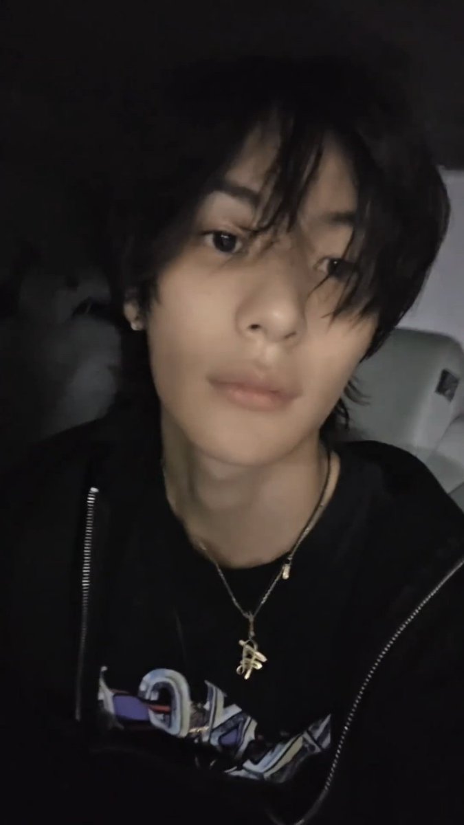 daintoiny's tweet photo. bareface https://t.co/GbN5jHwAPT