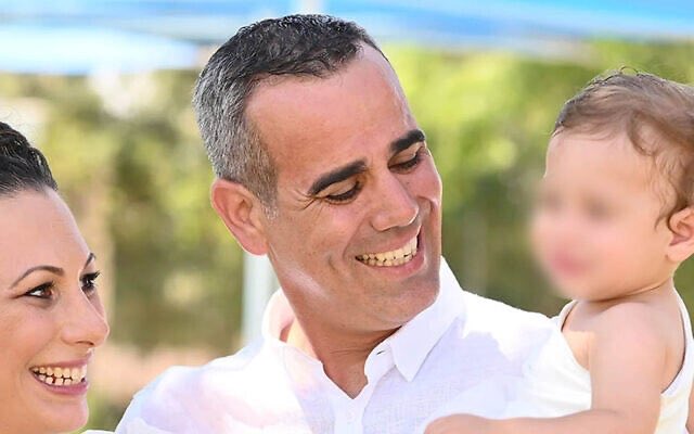 michaeldickson's tweet image. The family of Omri Miran, who was kidnapped by Palestinian terrorists on October 7, 2023, have not informed his daughters, aged 2 and 4, that he is returning and won’t do so until he is safely home. They haven’t been going to kindergarten so they wouldn’t hear rumors. Praying for…
