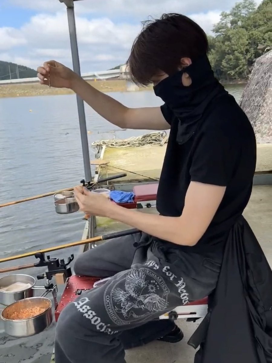 wwwsungchancom's tweet photo. 말엄청많음
기분엄청엄청좋아보임
하루버블에
1️⃣ 유니폼구매처
2️⃣ 추석낚시비하인드(0마리어부)
3️⃣ 연휴vlog스포일러
이야기가엄청엄청많음♪
성찬기분좋아보여서나도신남♬ https://t.co/ajxsULOHgp