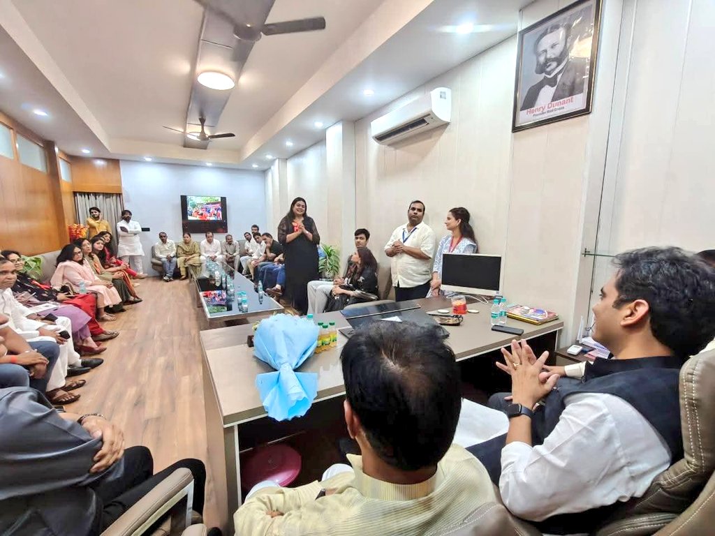 आज इंडियन रेड क्रॉस सोसाइटी, सेक्टर-39 हॉस्पिटल (नियर ओल्ड CMO) द्वारा आयोजित उत्कृष्ट सम्मान समारोह में माननीय विधायक श्री <a href="/PankajSinghBJP/">Pankaj Singh</a> जी के साथ सम्मिलित हुआ। सम्मान समारोह में जिले व मंडल के पदाधिकारीगण भी उपस्थित रहे।
सेवा और समर्पण के भाव को प्रोत्साहित करने वाला यह आयोजन