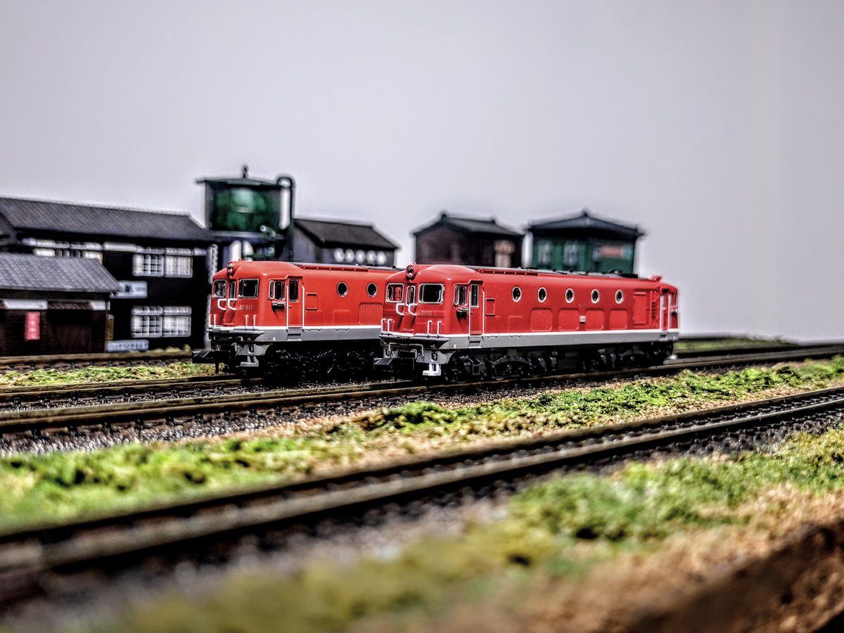 take7700gh5fs's tweet photo. 新旧DF91×新旧DF90❕
画像加工を施すとディテールのコントラストが強調さ��るので、例えばDF91の前面補強などがハッキリ分かります。模型なので本物ではないのですが、色々と発見も有りますしノスタルジック調にもなります🤗
#マイクロエース #DF90 #DF91 #Nゲージ #鉄道模型 #模型撮り鉄 https://t.co/zcpckmi6F6
