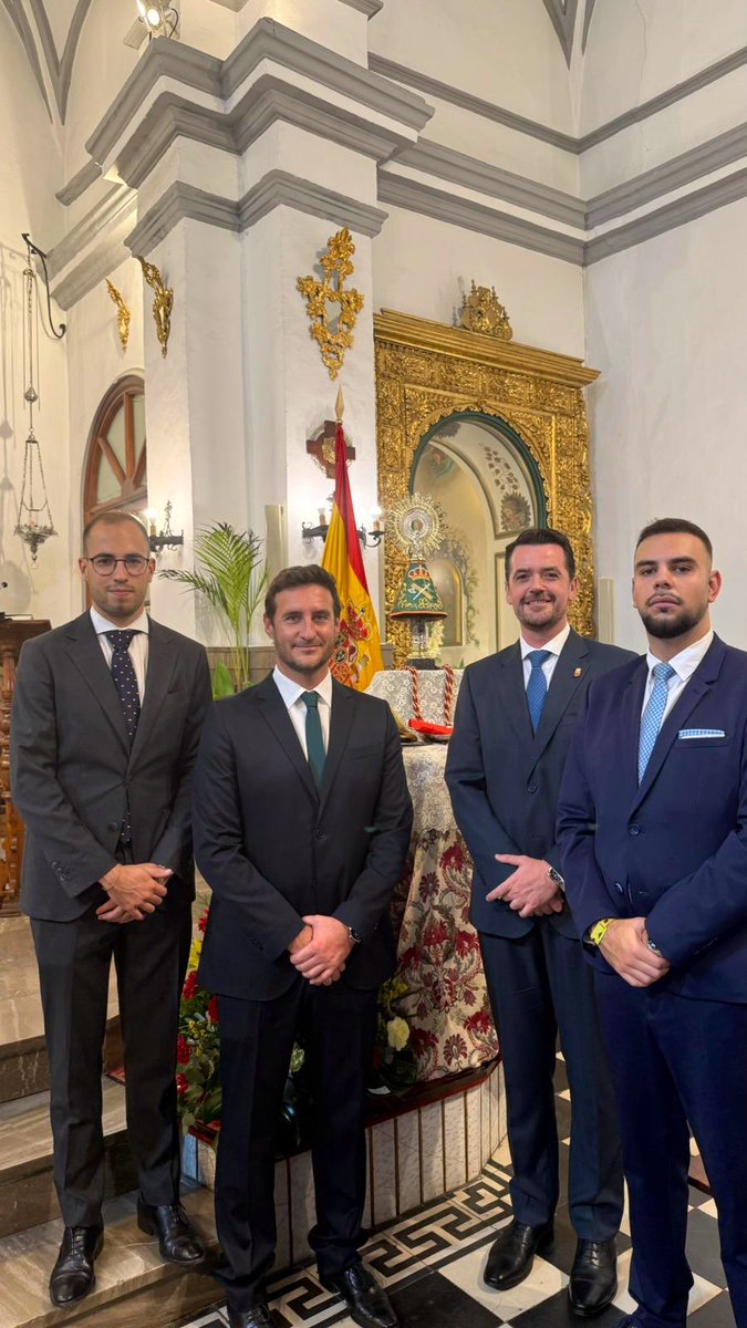 Hoy celebramos en nuestra ciudad el #DiadelaHispanidad y el #DiadelPilar acompañando a los miembros de la comandancia de la <a href="/guardiacivil/">Guardia Civil</a> del puesto de Armilla
Sus agentes son ejemplo de entrega, valor y honor al servicio de todos los españoles.

Viva España y la Guardia Civil 🇪🇸