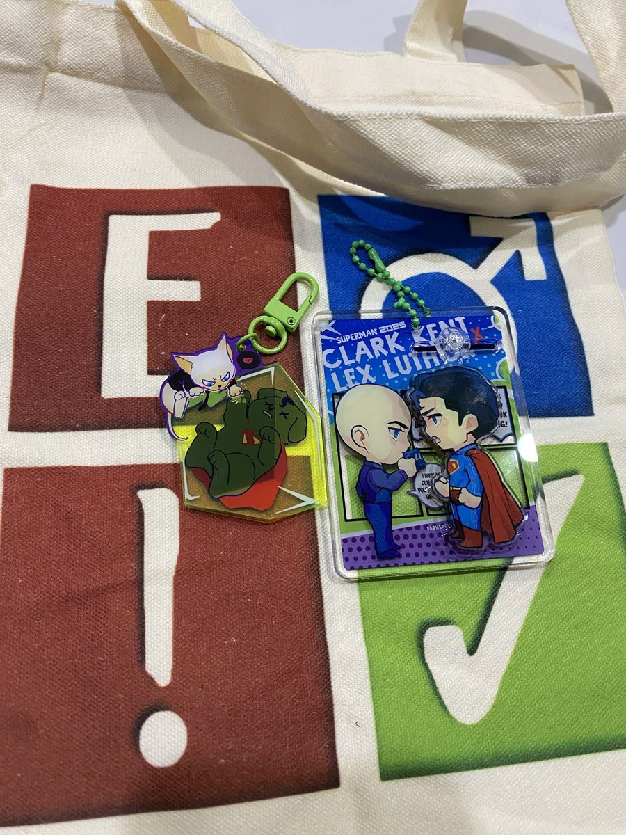 I got gifts from my friends who are also Clex shippers at the con today 😭🫶❤️❤️❤️