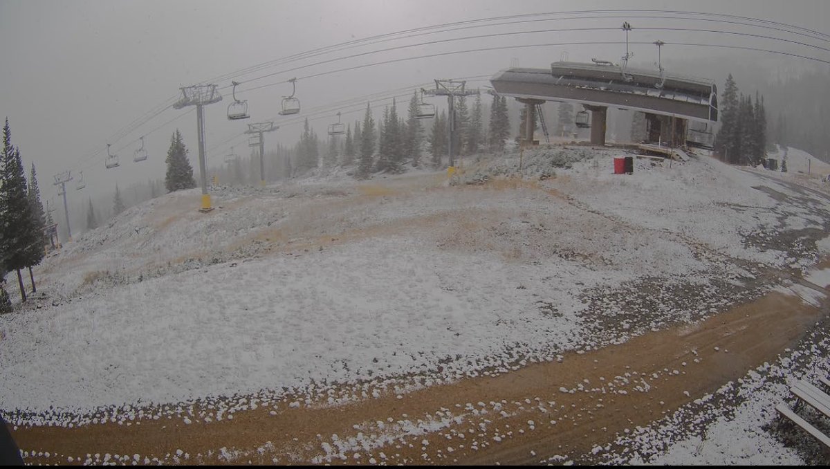 Snowy <a href="/breckenridgemtn/">Breckenridge Resort</a>!

A bit of snow this morning at or above pass level…a few slushy inches of accumulation likely above 10k feet in elevation.

#COwx