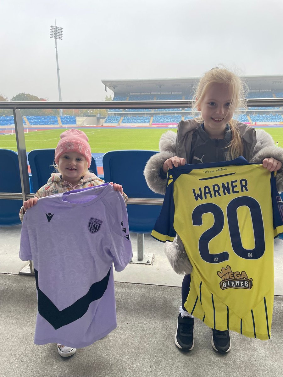 Thanks to Phoebe <a href="/WBAWomen/">West Bromwich Albion Women</a> Two very happy granddaughters #WBA