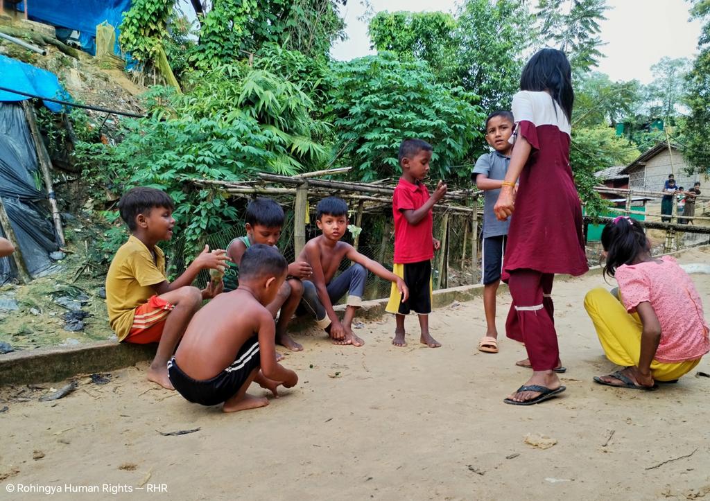 Ro_Human_Rights's tweet photo. It’s been over four months since learning centres in the #CoxsBazar 🇧🇩 #Rohingya #refugee camps were shut down due to funding cuts. More than 300,000 children are now out of school, with no access to #education. They’re losing their future, one day at a time.

#LetThemLearn https://t.co/RPoUCzcCf2