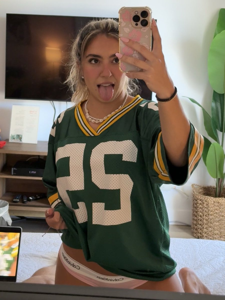 mia skye tweet media