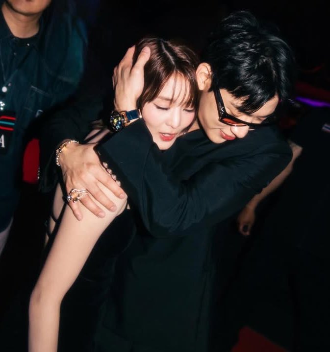 hourlyminniee's tweet image. minnie and bambam🥹