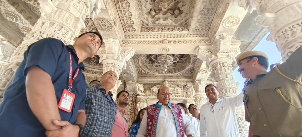 आज माउंट आबू स्थित विश्वप्रसिद्ध दिलवाड़ा जैन मंदिर का अवलोकन करने का सौभाग्य प्राप्त हुआ। यह मंदिर न केवल अपनी अद्भुत संगमरमर नक्काशी, सूक्ष्म शिल्पकला और कलात्मक भव्यता के लिए प्रसिद्ध है, बल्कि यहां की आध्यात्मिक शांति और पवित्र वातावरण आत्मा को गहराई तक स्पर्श करता है।