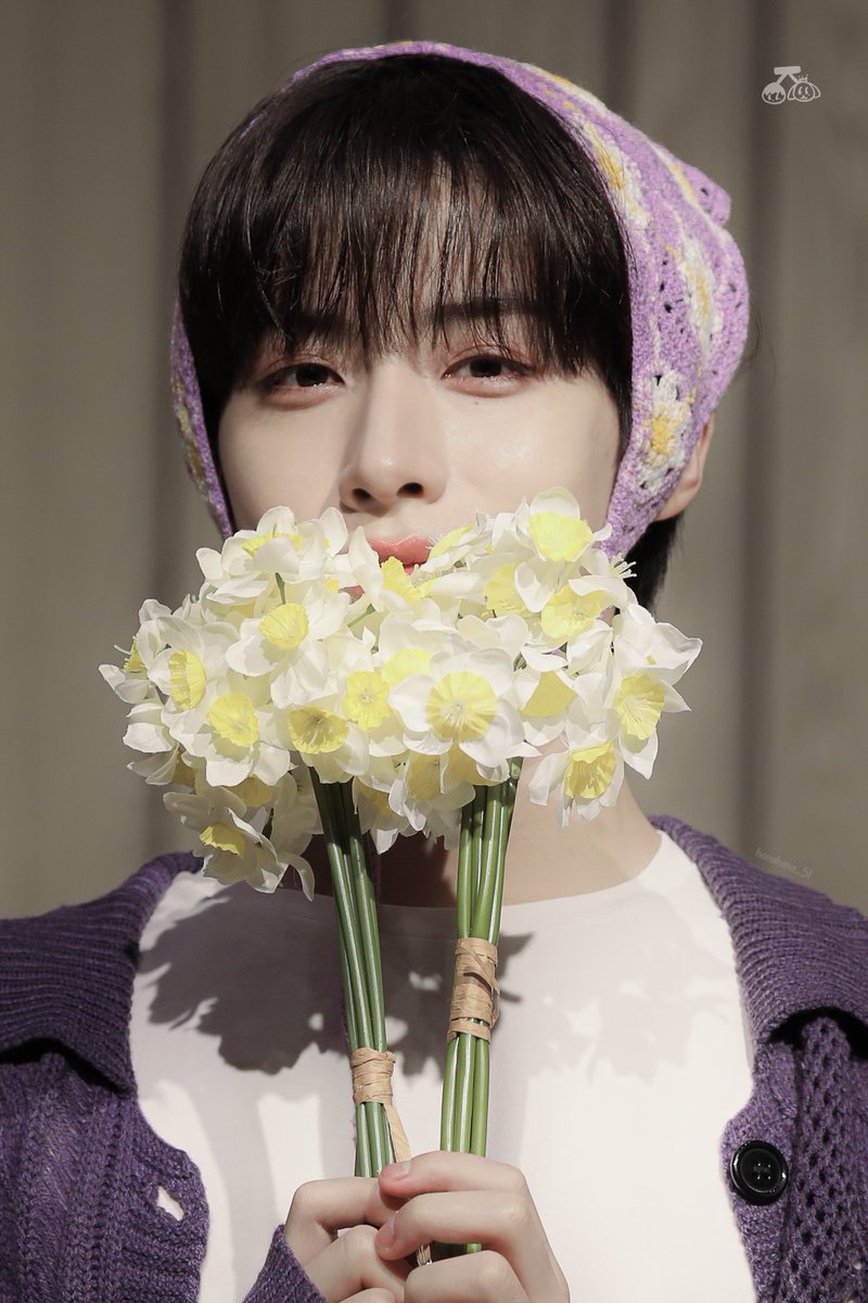 hanahana_51's tweet photo. 251011 더스타 팬싸

🌼🌼💜💜💜🌼🌼
🌼🌼   시오니  🌼🌼
🌼🌼💜💜💜🌼🌼

#원어스 #시온 #손동주 #ONEUS #XION https://t.co/i8tgM8YE4z