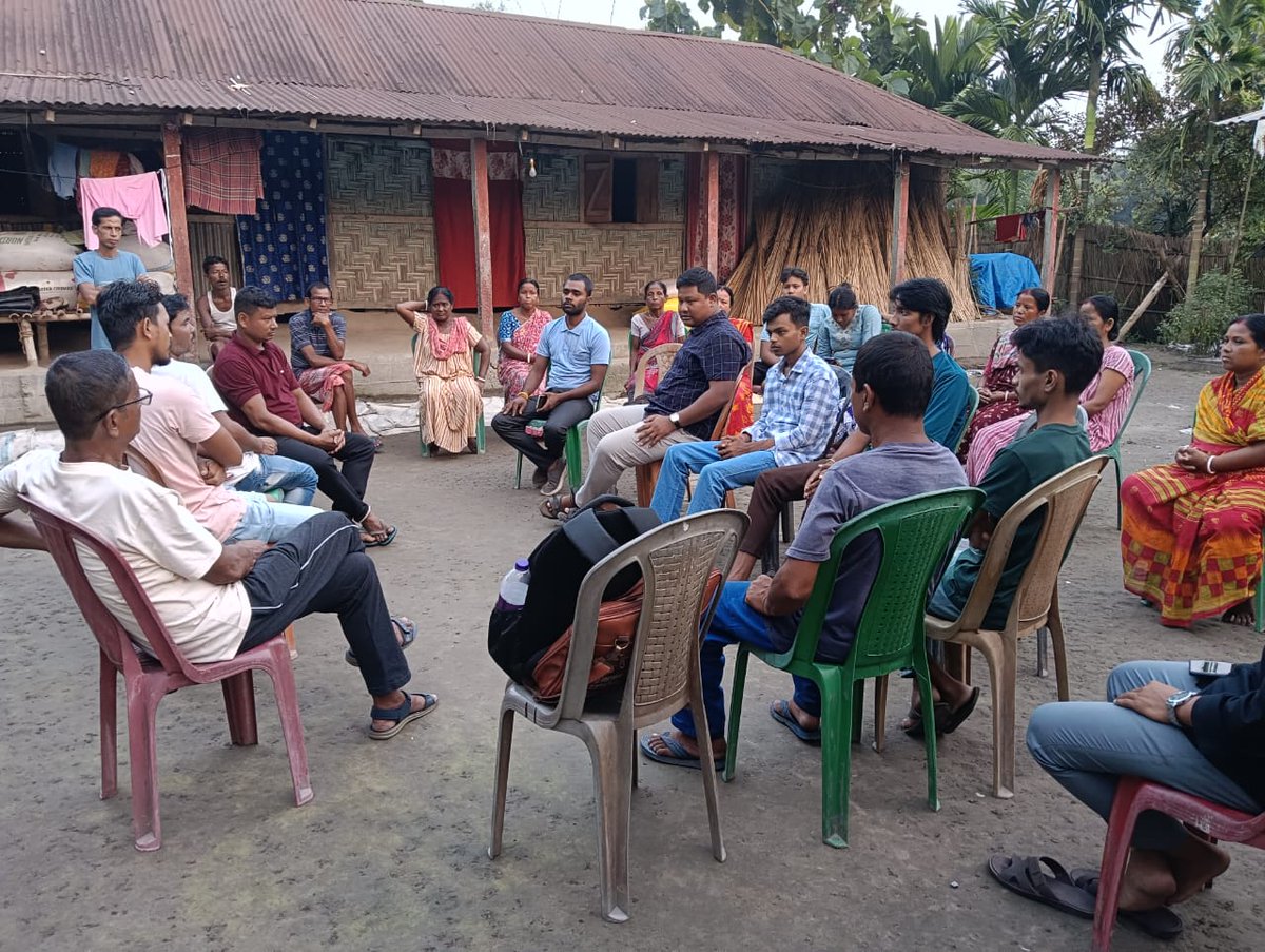 AbvpJalpaiguri's tweet photo. সপ্তম শ্রেণীর ছাত্রীকে ধর্ষণ করার প্রতিবাদে এবিভিপির পক্ষ থেকে মেয়েটির বাড়িতে গিয়ে দেখা করে এবং দোষীর কঠোরতম শাস্তির দাবি জানিয়ে রাজগঞ্জ থানায় ডেপুটেশন জমা দেওয়া হল
উপস্থিত ছিলেন উত্তরবঙ্গ প্রদেশ সহ-সম্পাদক অভিজিৎ রায়,এবং নগরের অন্যান্য কার্যকর্তারা #ABVPJalpaiguriDistrict https://t.co/AUTii1655V