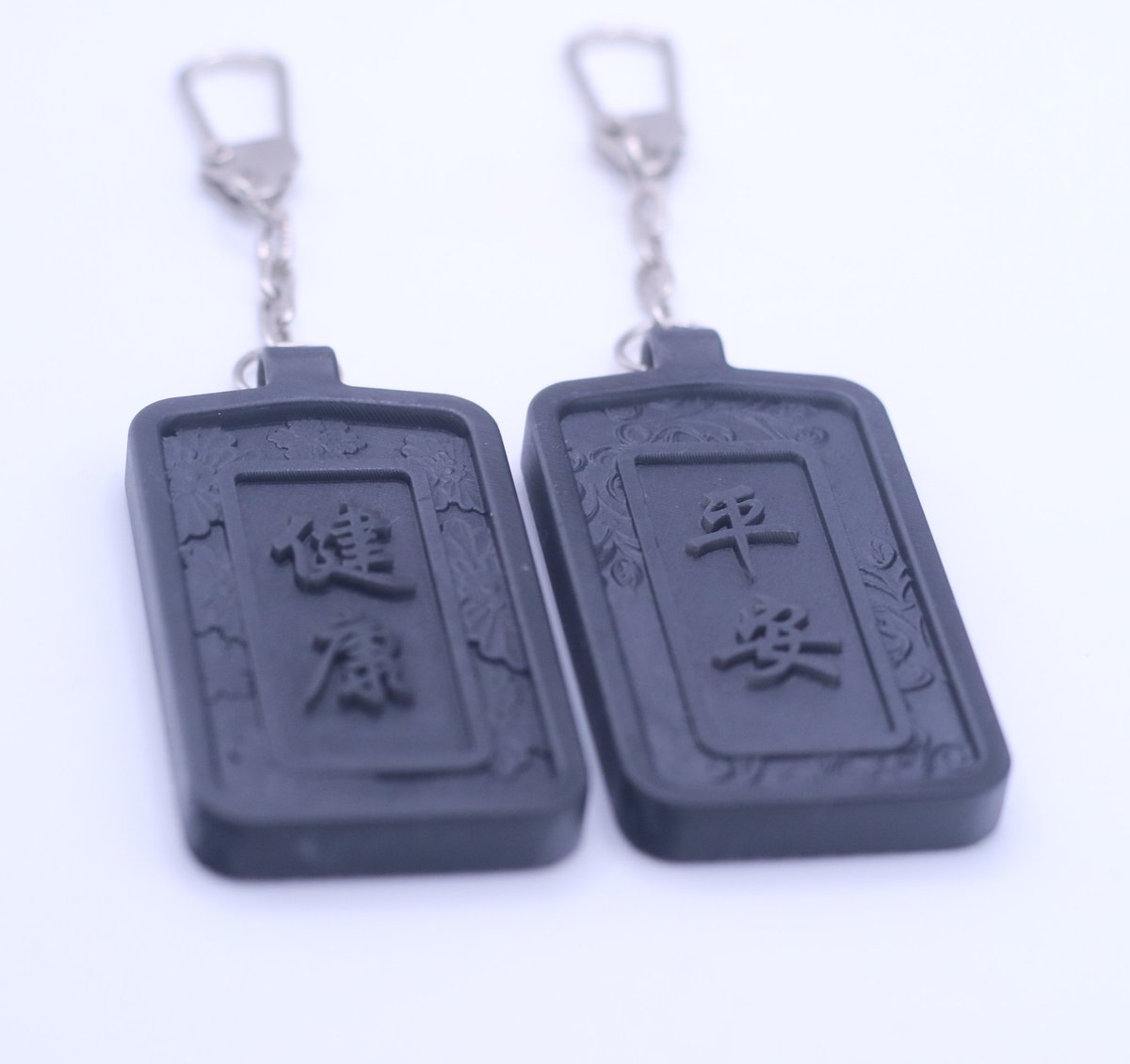one_to_N_model's tweet image. 平安 X 健康 ,列印吊飾
突然有靈感隨手畫了這個印出來
有人會有興趣嗎?
文字跟外感也可以客製化