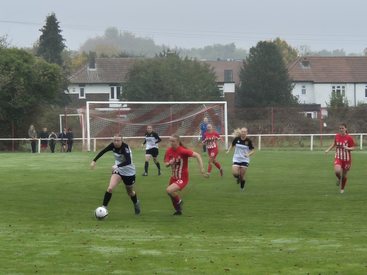 robfootytrips's tweet photo. Mist and cloud may abound this afternoon, but there was an enjoyable game of football at the Park Road Stadium to brighten the gloom as @CheadleStingers scored twice either side of half time for a deserved 4-0 win over a competitive @NortonLadies. #groundhopping https://t.co/BpB8ROpGqP